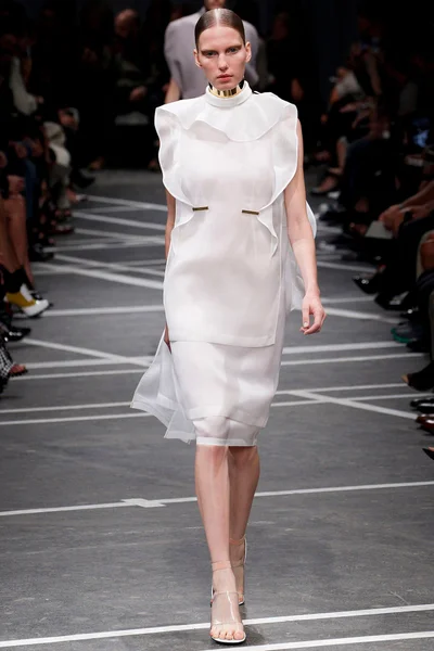 Look 9